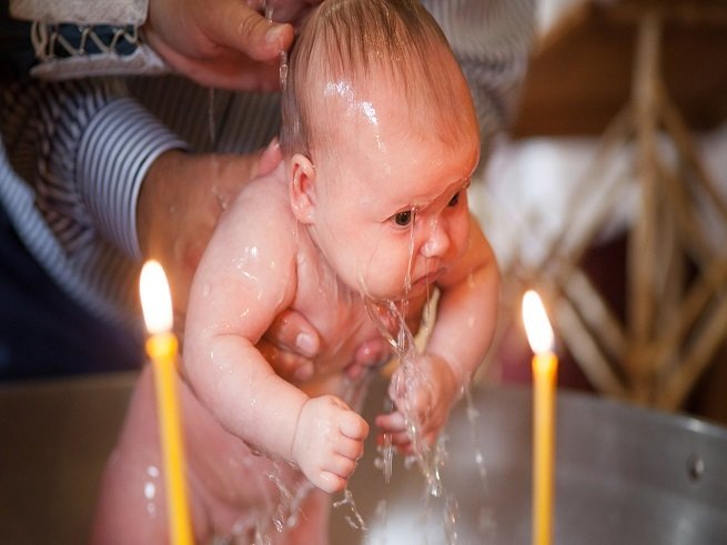 Как проходит крещение ребёнка