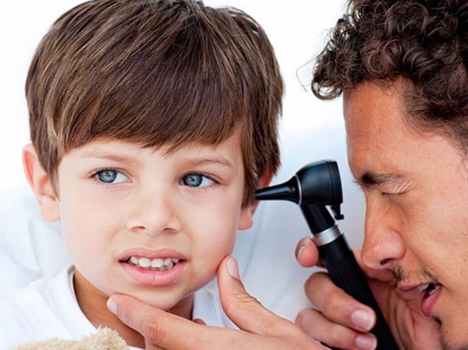 Что делать, если у ребёнка 4 лет болит ухо?
