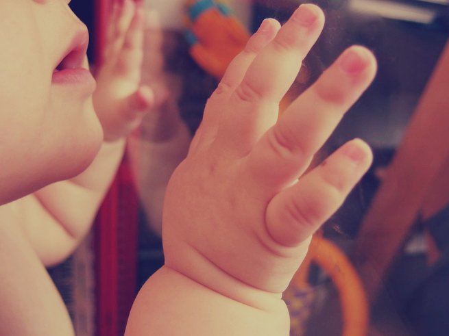 Как вытащить занозу у ребенка из пальца