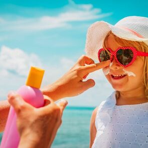 Как ухаживать за детской кожей летом: советы дерматологов и экспертов NAOS