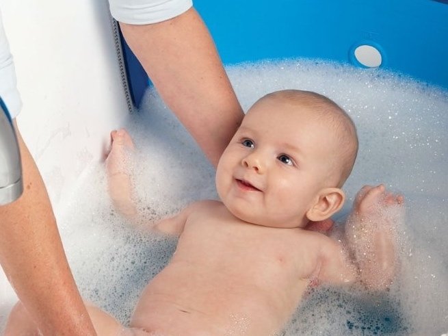 Что делать, если ребёнок боится купаться в ванне