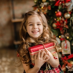 Топ-10 подарков на Новый год девочке в 6-7 лет