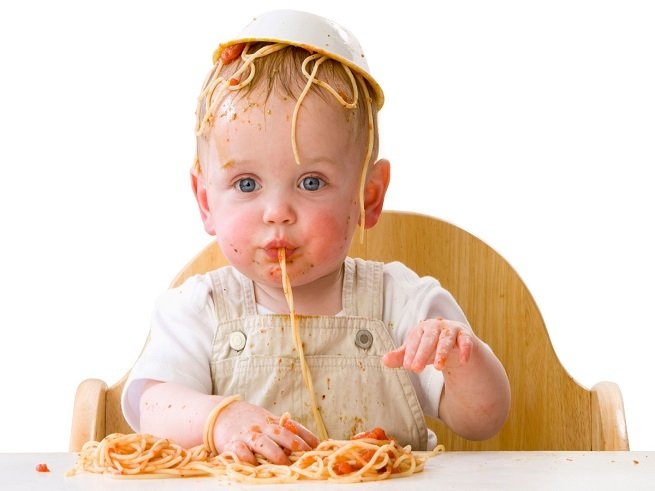 Как научить ребёнка кушать ложкой самостоятельно