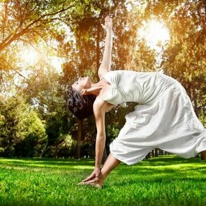 Курс на весну и обновление: почему каждому стоит попробовать йогу