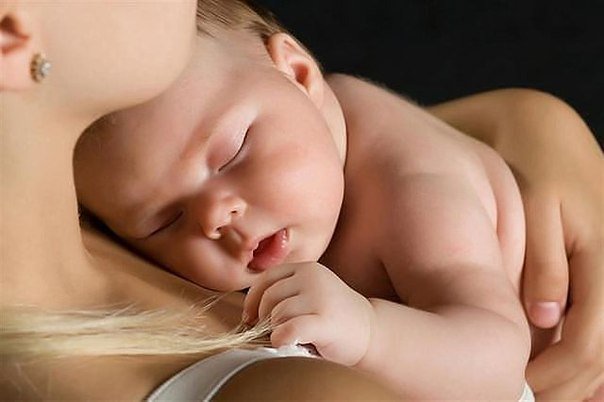 Запах младенца вызывает изменения в гормональном фоне 