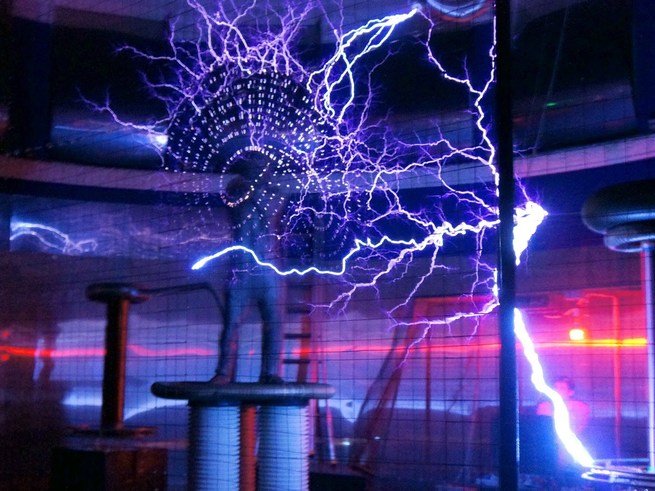 «Электрический шторм»:  шоу  молний и другие  чудеса