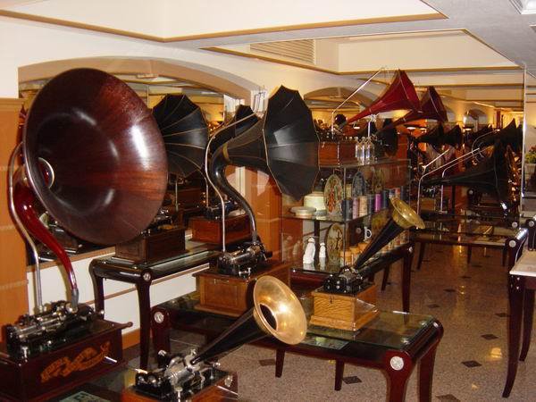 Музей граммофонов: как звучала музыка, когда не было Hi-Fi