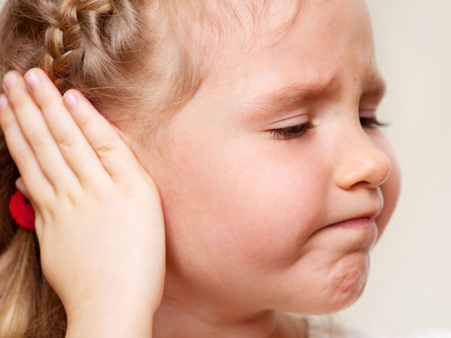 Что делать, если у ребенка 3 лет болит ухо?