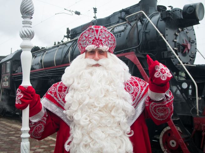 С вокзалов Москвы отправятся ретропоезда с Дедом Морозом