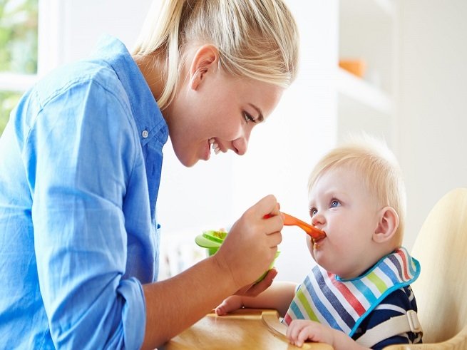 Как научить ребёнка есть твёрдую пищу