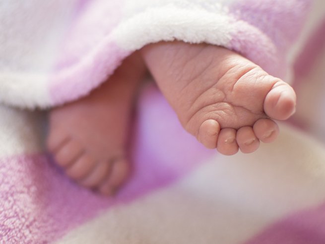 Как помочь новорождённому при запоре