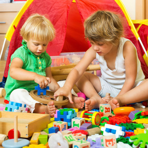 5 способов заставить ребенка убрать игрушки (прямо сейчас!)