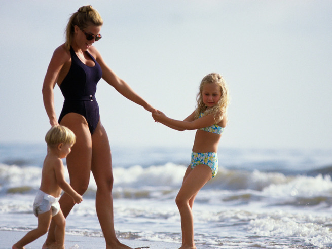 Главные лайфхаки, как маме быть красивой на пляже (и не стесняться!)