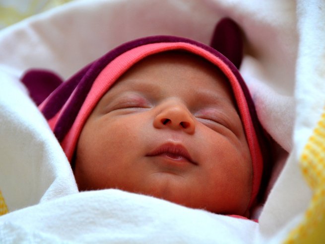  Почему новорождённый ребёнок плачет во сне